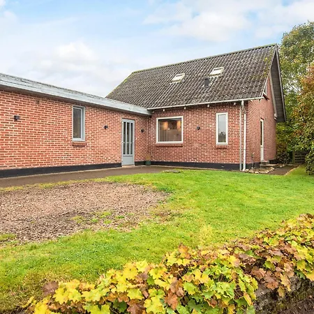 بيت للعطل 4 Person In *